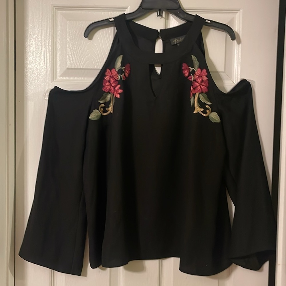 Thalia Sodi -  Black Cold Shoulder with Floral Embroidery Top - Size XXL - Picture 2 of 6